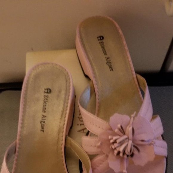 Etienne Aigner Pink Flower Leather Sandals, Low Heel Size 8.5M - Picture 3 of 3